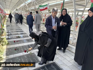 تکریم و گرامیداشت یاد و خاطره شهدا و رزمندگان مهمترین وظیفه تک تک مسئولان و آحاد ملت ایران است.

غبار روبی و عطر افشانی گلزار شهداء بمناسبت ایام الله دهه فجر و  چهل و هفتمین سالگرد پیروزی شکوهمند انقلاب اسلامی 5