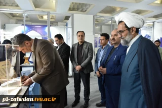 با حضور دکتر زمانی افتتاح شد؛

بخش دانشگاهی سی و سومین نمایشگاه بین‌المللی قرآن کریم با میزبانی دانشگاه ملی مهارت