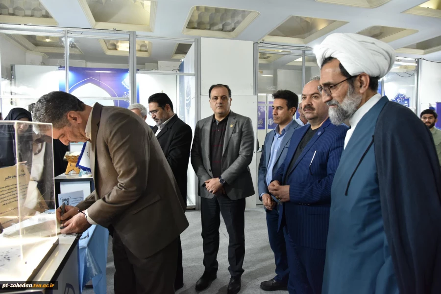 با حضور دکتر زمانی افتتاح شد؛

بخش دانشگاهی سی و سومین نمایشگاه بین‌المللی قرآن کریم با میزبانی دانشگاه ملی مهارت 2