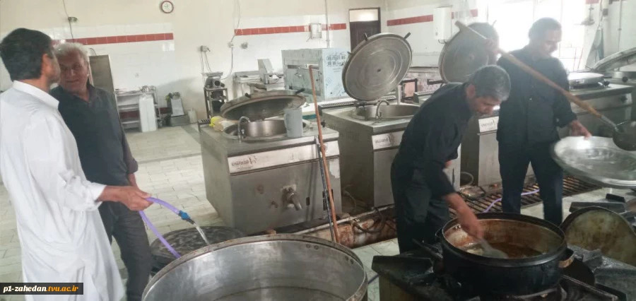 توزیع ۱۰۰ پرس غذای گرم  توسط کمیته خیرین دانشگاه ملی مهارت استان سیستان و بلوچستان در مراکز بهزیستی شهرستان زاهدان   5