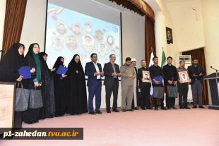 در یادواره شهدای خانواده بزرگ دانشگاه ملی مهارت در جنگ رمضان تأکید شد؛

لزوم بازخوانی سیره شهدا و ثبت میراث ماندگار دفاع مقدس در دانشگاه‌ها 5