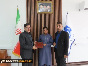 تجلیل رئیس دانشگاه ملی مهارت واحد استانی سیستان و بلوچستان از دبیر کانون همیاران سلامت به پاس درخشش در سطح ملی 2