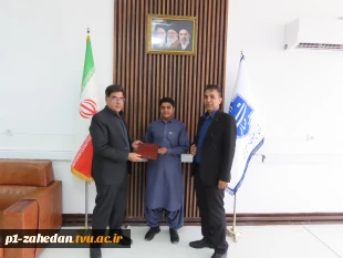 تجلیل رئیس دانشگاه ملی مهارت واحد استانی سیستان و بلوچستان از دبیر کانون همیاران سلامت به پاس درخشش در سطح ملی 3